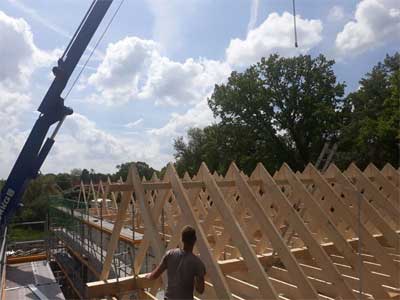 Zimmerer bei Dachkonstruktion