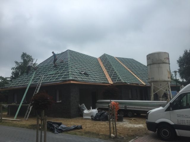 Dachdecker bei Dacheindeckung